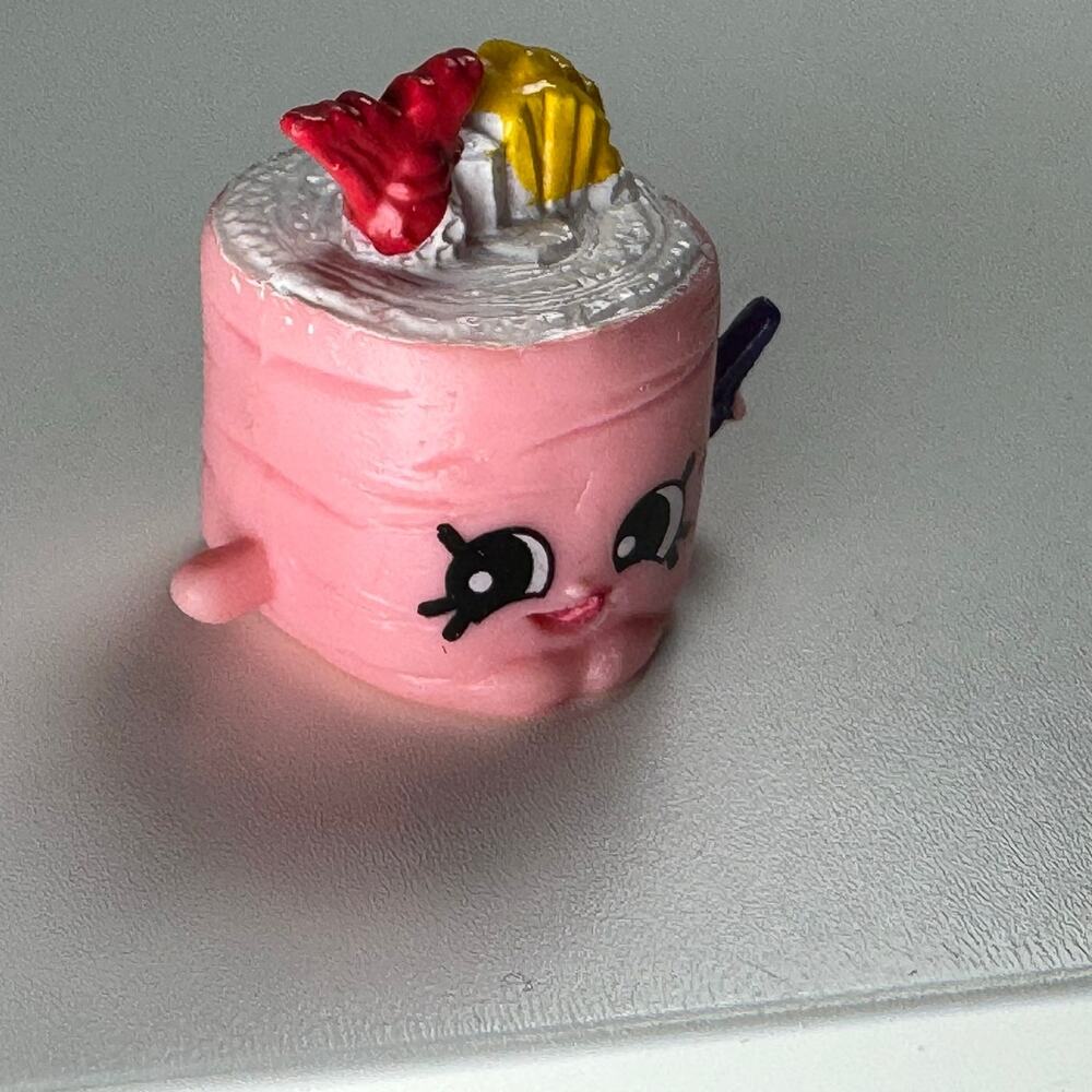 Shopkins Figurine Suzie Sushi Season 3 #3-051 Pink Takeout Food Sushi Roll